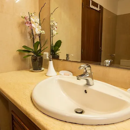 Homeysuite In Beach Apartment Estoril