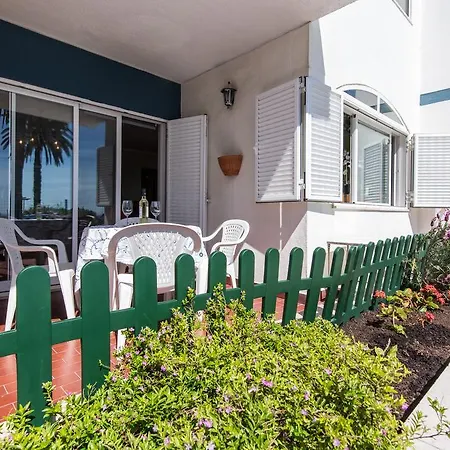 Homeysuite In Beach Apartment *