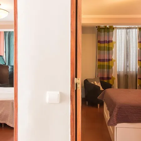 Homeysuite In Beach Apartment