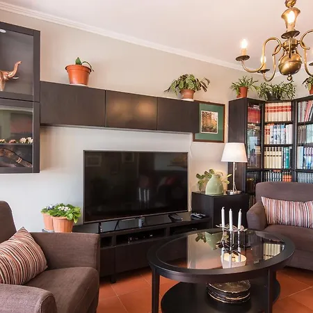 Homeysuite In Beach Apartment